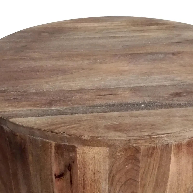 Table d'appoint en bois de manguier vieilli de forme cylindrique sculptée à la main Arthur, marron